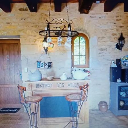 Nichee Dans Le Perigord *