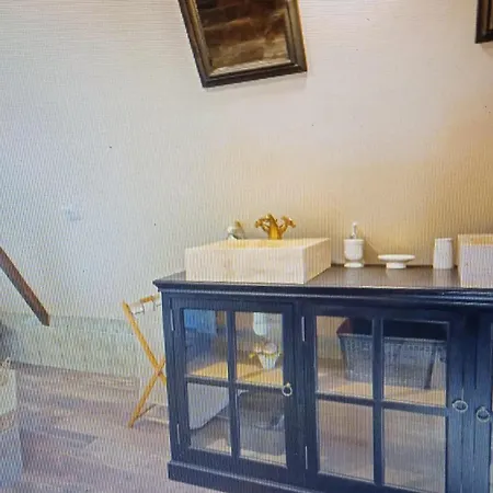 Nichee Dans Le Perigord *