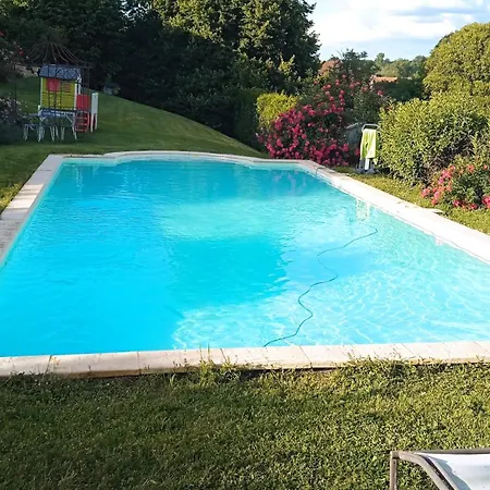 Nichee Dans Le Perigord * Anlhiac